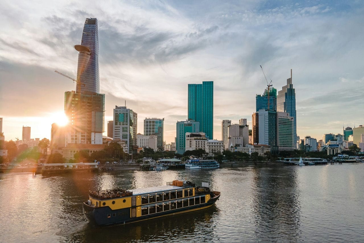 croisiere-au-coucher-du-soleil-a-saigon