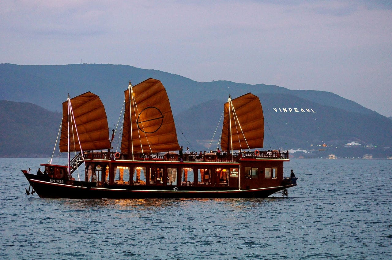 croisiere-a-nha-trang-pour-le-coucher-du-soleil