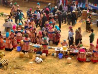 Le marché de Sin Cheng à Lao Cai : un voyage au cœur des ethnies du Nord du Vietnam