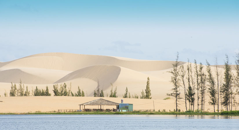 Dune-de-sable-blanc-a-Mui-Ne