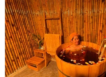 Bains-aux-herbes-medicinales-Om-Tara-Retreat