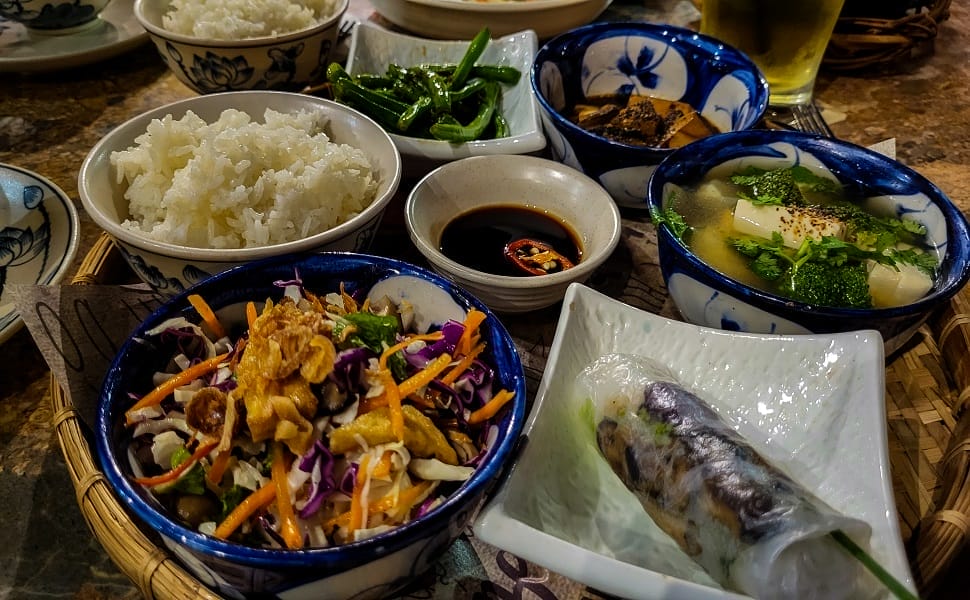 Repas vietnamien bien 辿quilibr辿